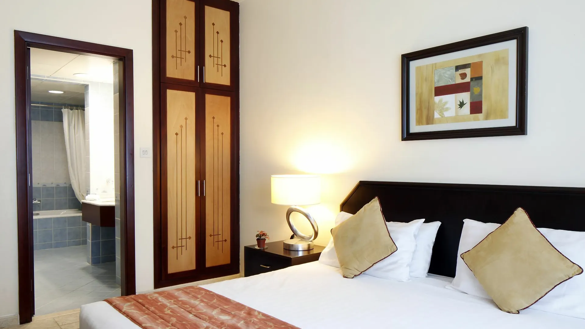 Avari Hotel Apartments - Al Barsha Dubai 3*,